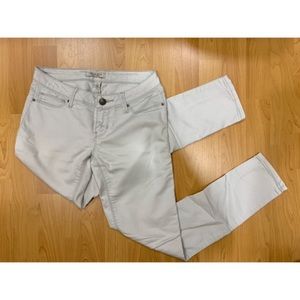 3/$15 White/gray low rise jeggings